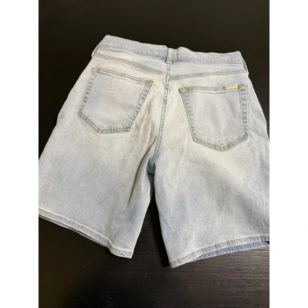 Eddie Bauer Boyfriend Midrise Shorts Light Wash Denim Size 4 Womens